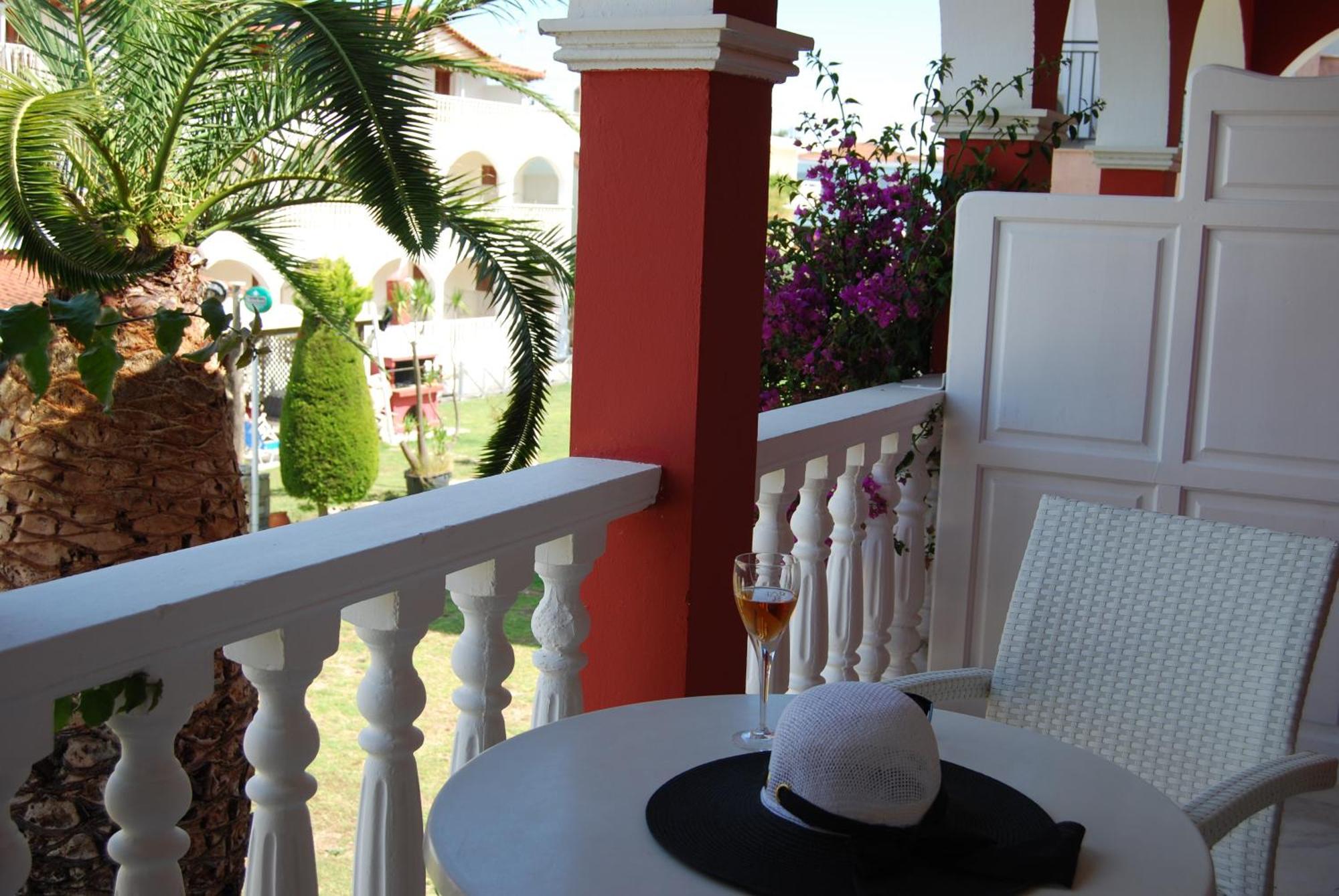 Tropical Studios Лаганас Екстериор снимка